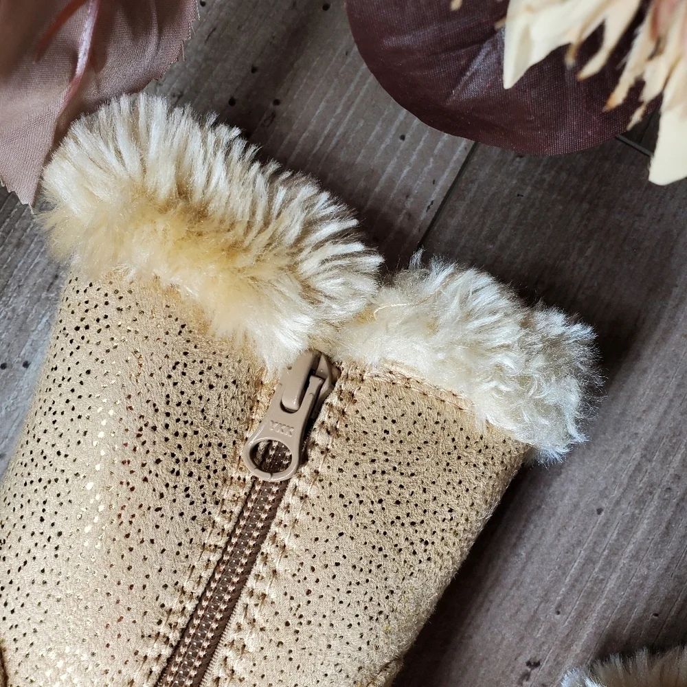 NWT Cat & Jack Girls Gold Tan Glitter Leah Faux Fur Boots Size 6